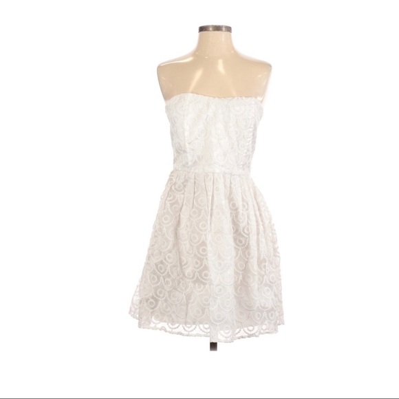 Jack by BB Dakota Dresses & Skirts - Jack By BB Dakota White Lace Strapless Mini Dress